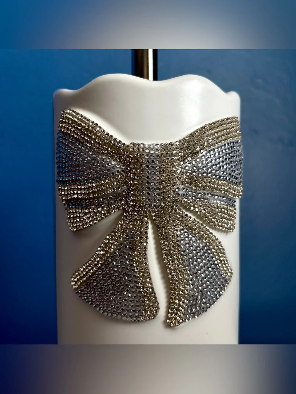 Rachel Zoe White Ceramic Rhinestone Bow Toilet Brush Wand Bling Holder Bathroom